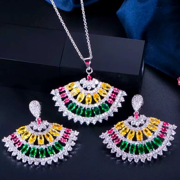 ✨Tourmaline Fan Necklace & Earring Set✨ - Picture 3 of 6